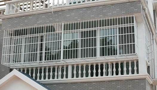 雙橋經開區明亮門窗 專業陽臺防盜網安裝，守護居家安全每一刻